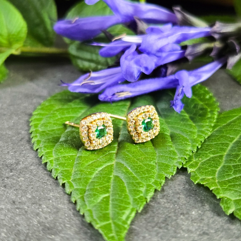 NIB Aurate Gold Vermeil Sterling Silver Green Stone Studs - Picture 5 of 6